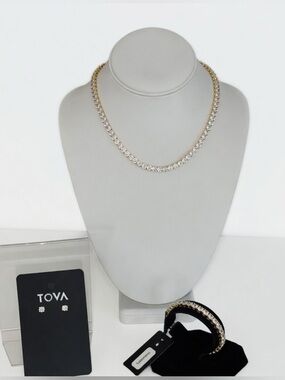 Elegant cleat crystal Tennis necklace, bracelet  set designed for every day